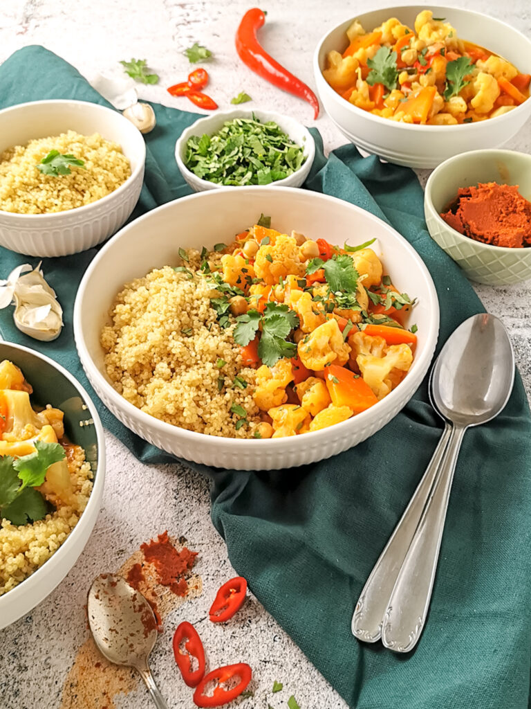 Blumenkohl-Curry mit Karotten und Kichererbsen