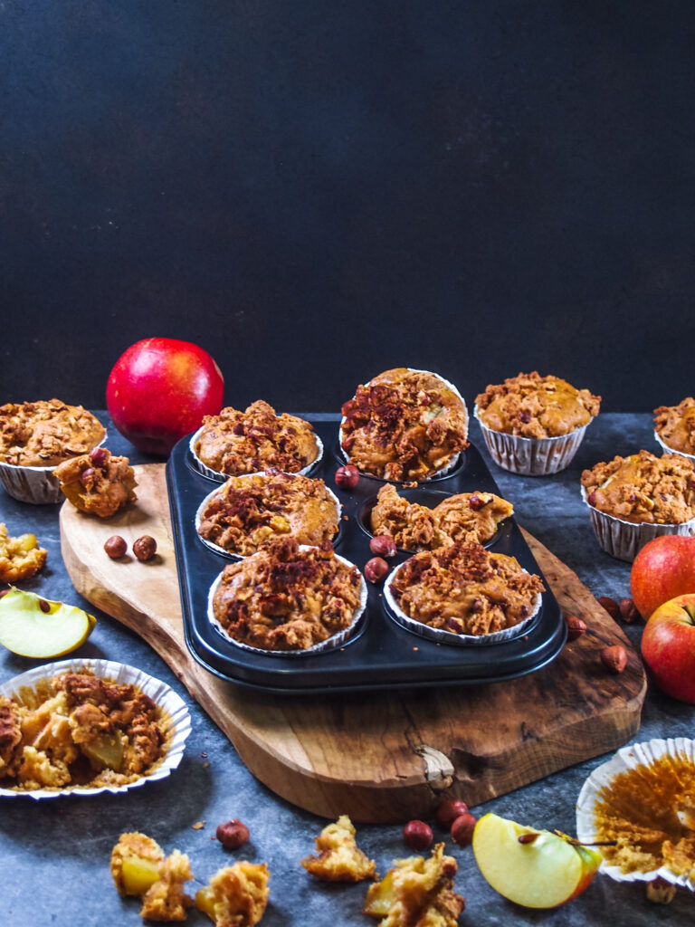 Apfel-Muffins mit Haselnuss-Streusel